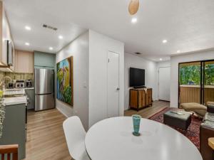 675 N Los Felices W Circle #215 Palm Springs CA 92262 | MLS #219154988PS 45 MLS #219154988PS image #0