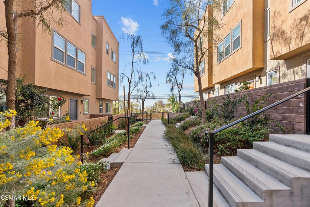 MLS #225004086 img 0