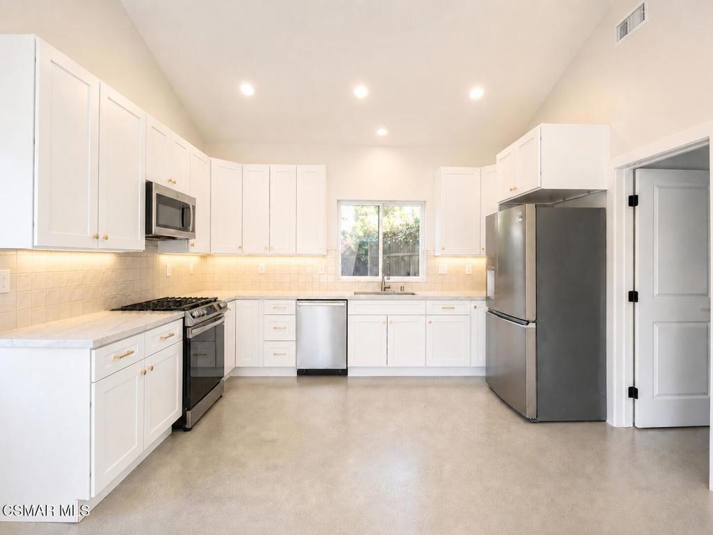 MLS #226003550 image #0