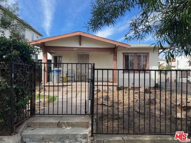 1733 S Longwood AV Los Angeles CA 90019 | MLS #24458347 45 MLS #24458347 image #0