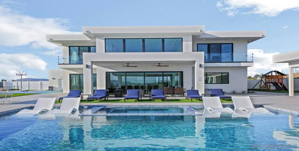 MLS #250000860SD image #0