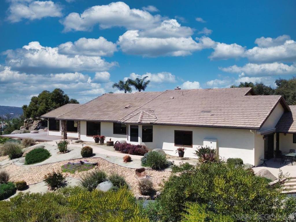 MLS #250023781SD img 0