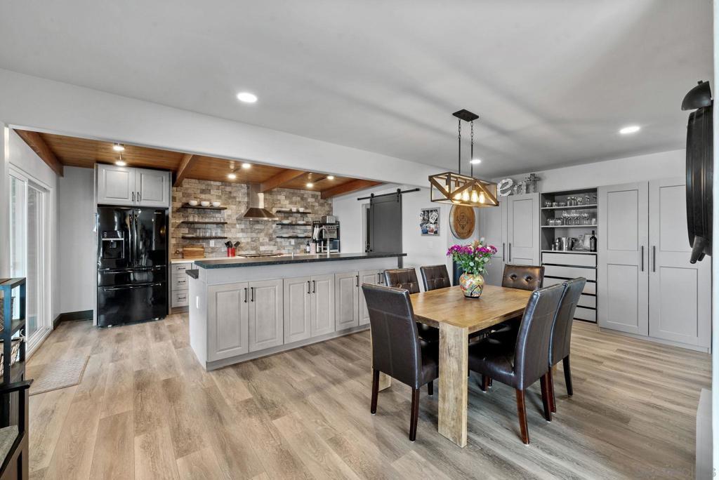 MLS #250023851SD img 0