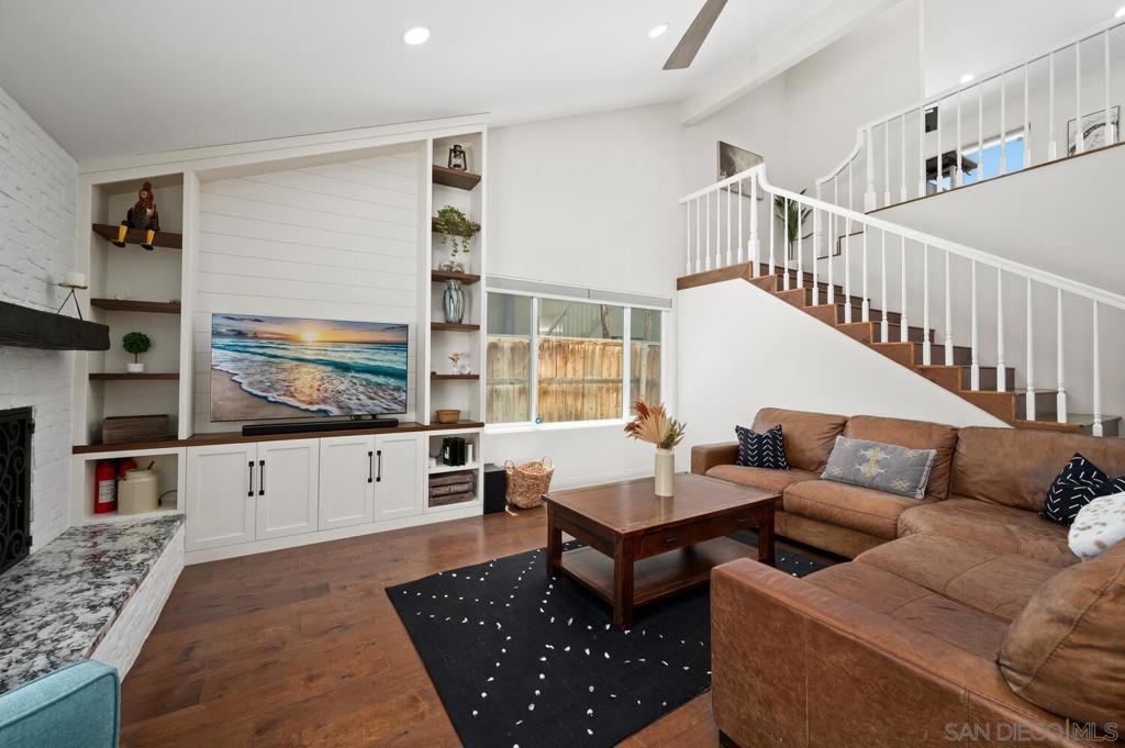 MLS #250026381SD img 0