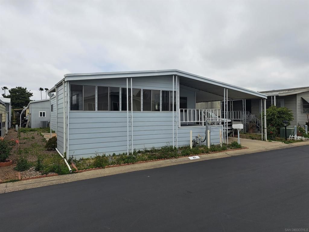 MLS #250026383SD image #0