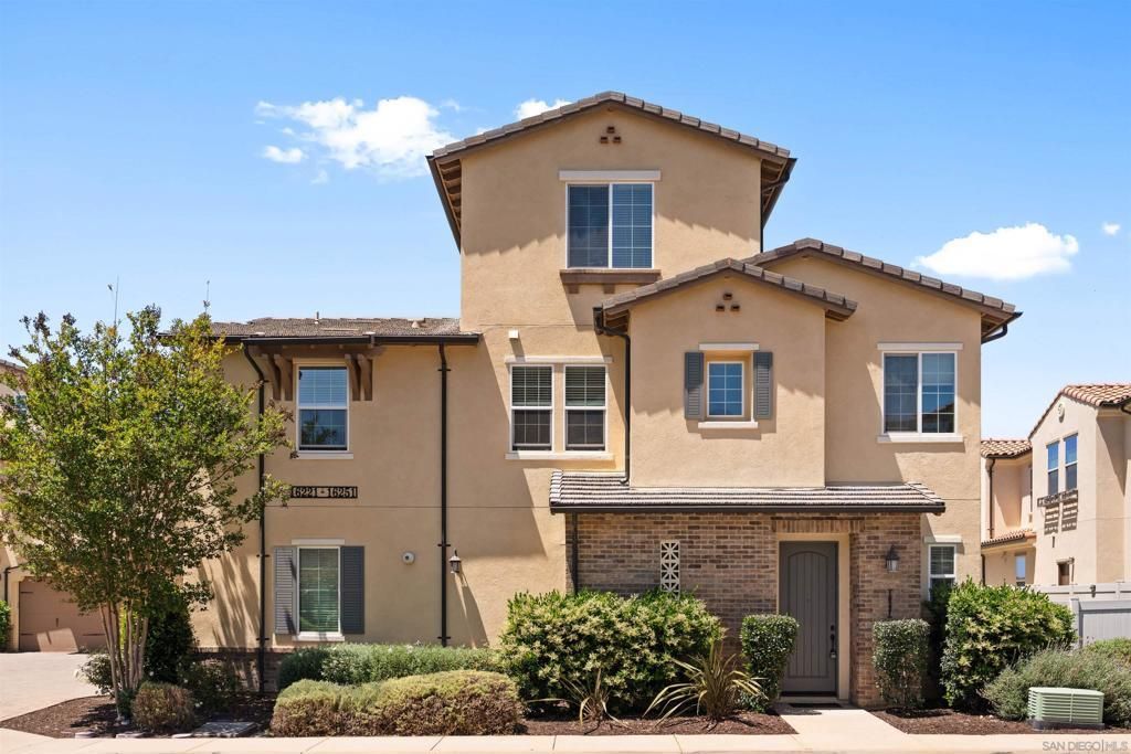 MLS #250027413SD img 0