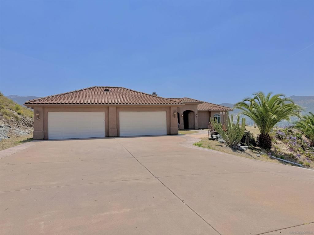 MLS #250028419SD img 0