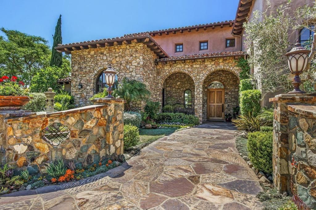 MLS #250032036SD image #0