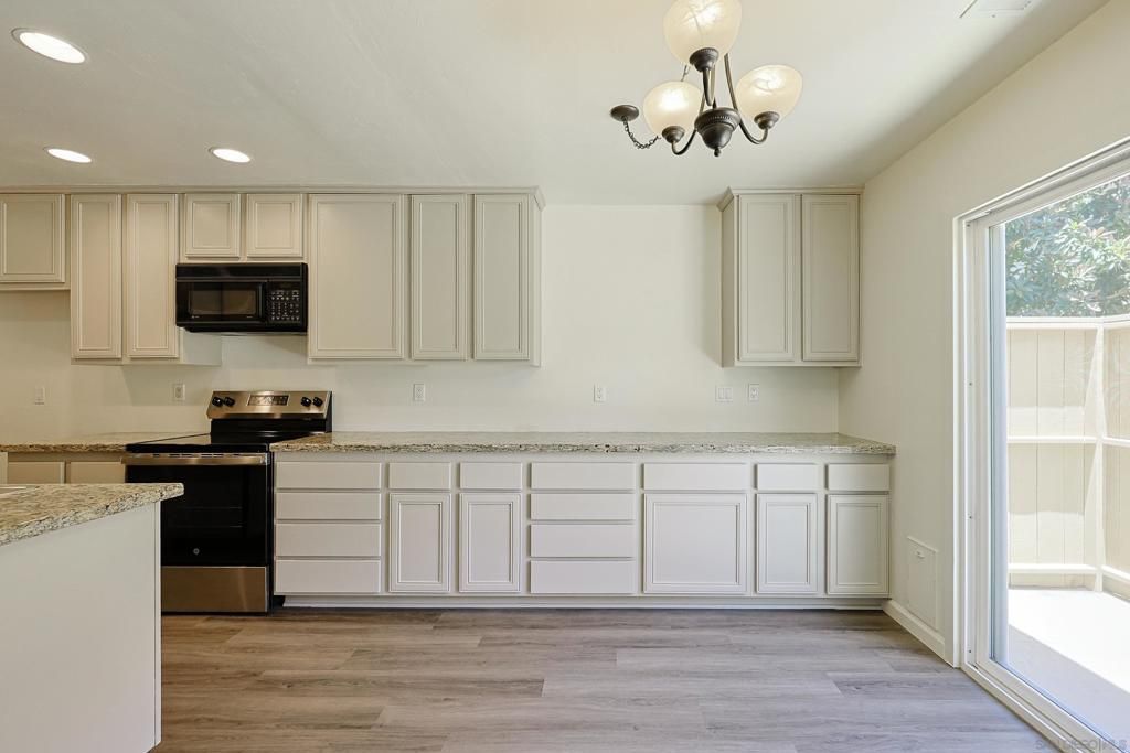 MLS #250032603SD image #0