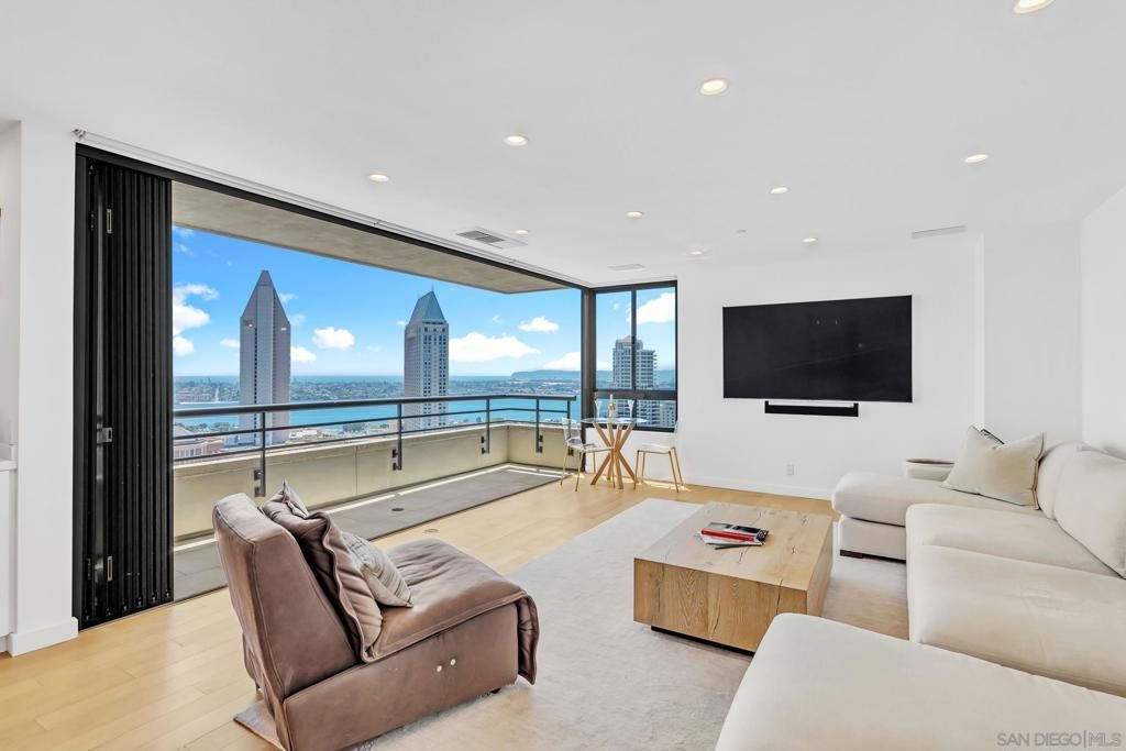 MLS #250032782SD img 0