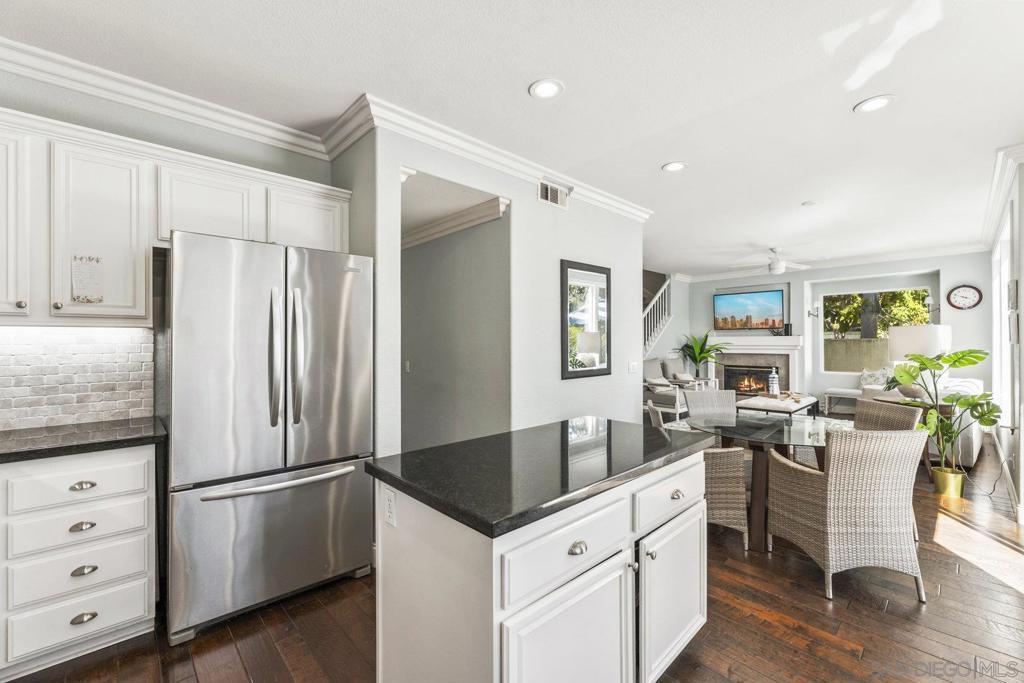 MLS #250033232SD img 0