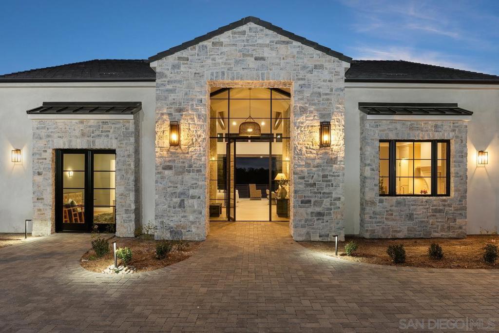 MLS #250033652SD image #0