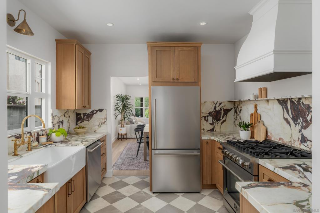 MLS #250033899SD img 0