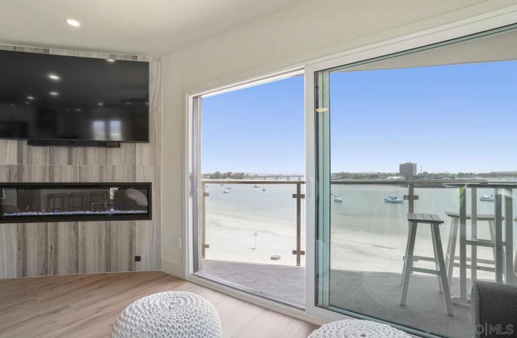 MLS #250034123SD img 0