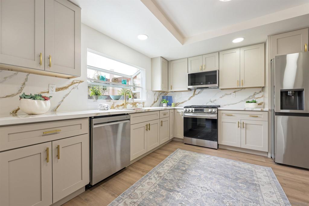 MLS #250034198SD img 0