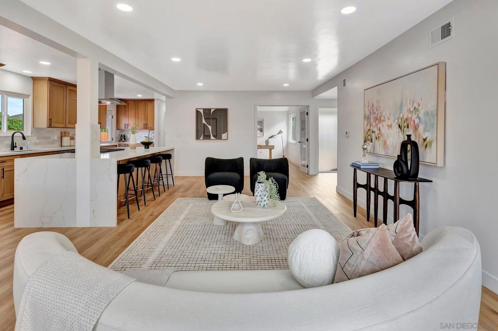 MLS #250034305SD img 0