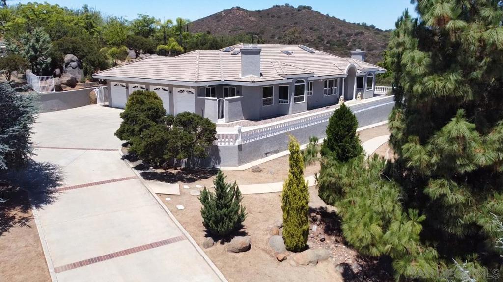 MLS #250034393SD img 0