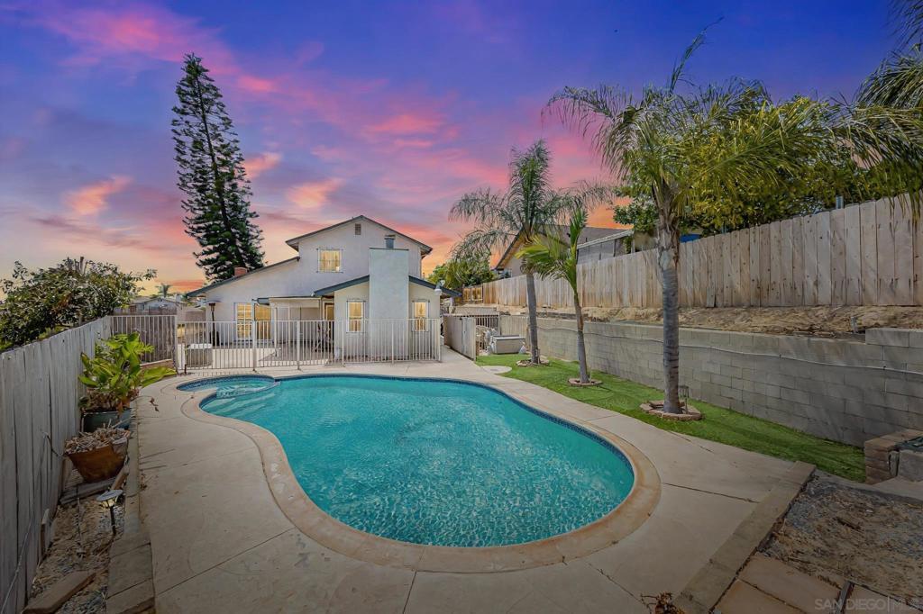 MLS #250035022SD img 0