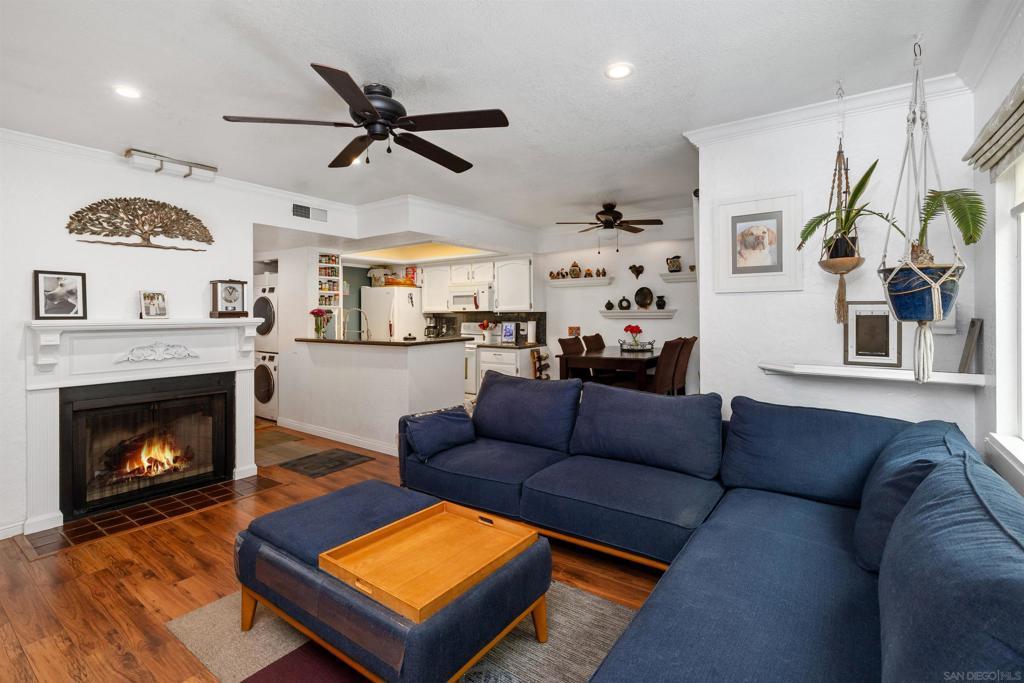 MLS #250036378SD img 0