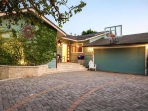 MLS #250037348SD image #0