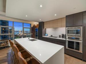 MLS #250037878SD image #0