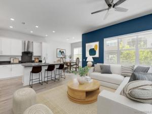 MLS #250038346SD image #0