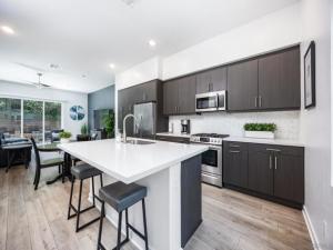 MLS #250038506SD image #0