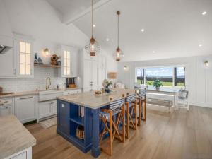 MLS #250038982SD image #0