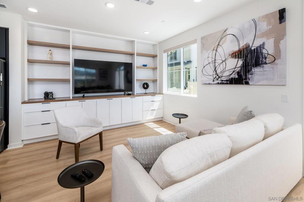 MLS #250038989SD image #0