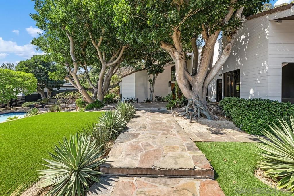 MLS #250039978SD image #0