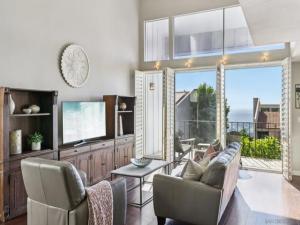 MLS #250040518SD image #0