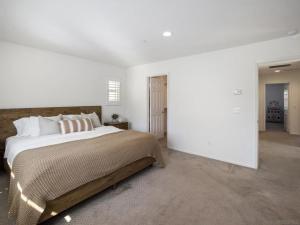 MLS #250042452SD image #0