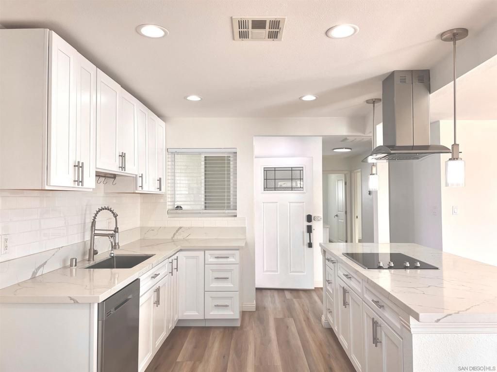 MLS #250043591SD image #0