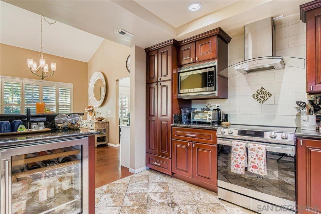 MLS #250043953SD image #0