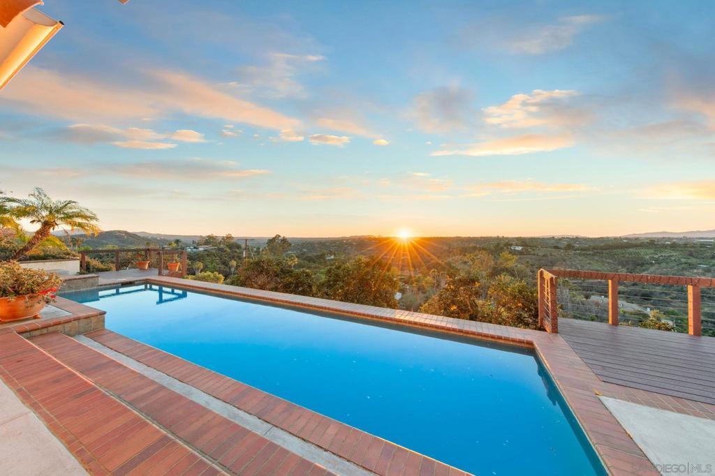 MLS #250045376SD image #0