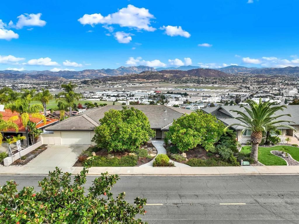 MLS #250045973SD image #0