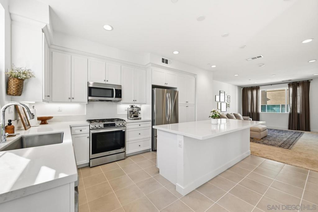 MLS #250046273SD image #0