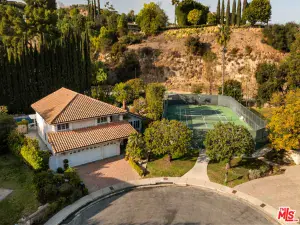 16230 Meadowcrest Road Sherman Oaks