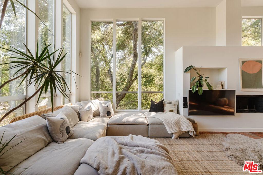 MLS #25493867 image #0