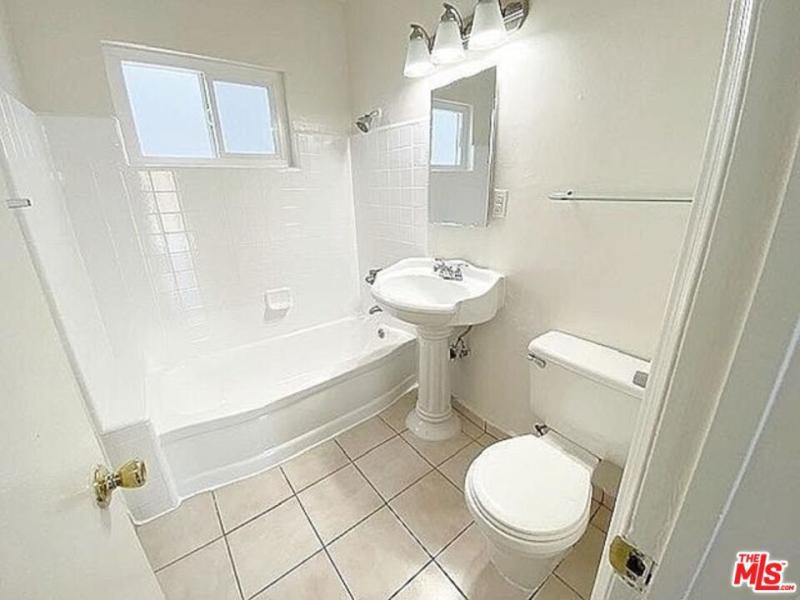 MLS #25512543 img 0