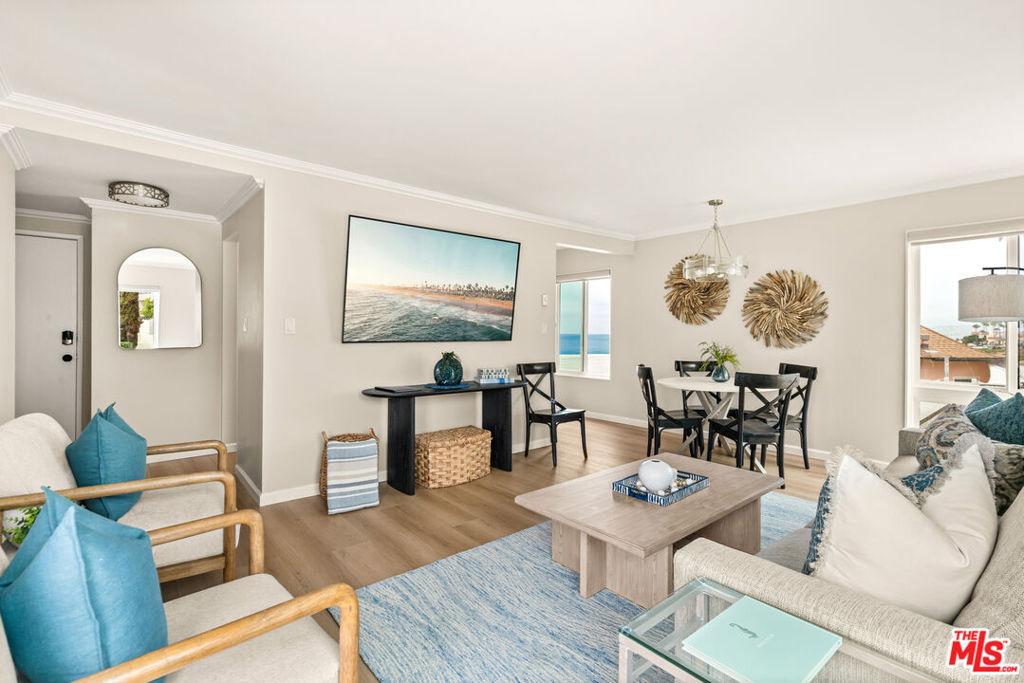 457 Coast BL #403 La Jolla CA 92037 | MLS #25522805 45 MLS #25522805 image #0