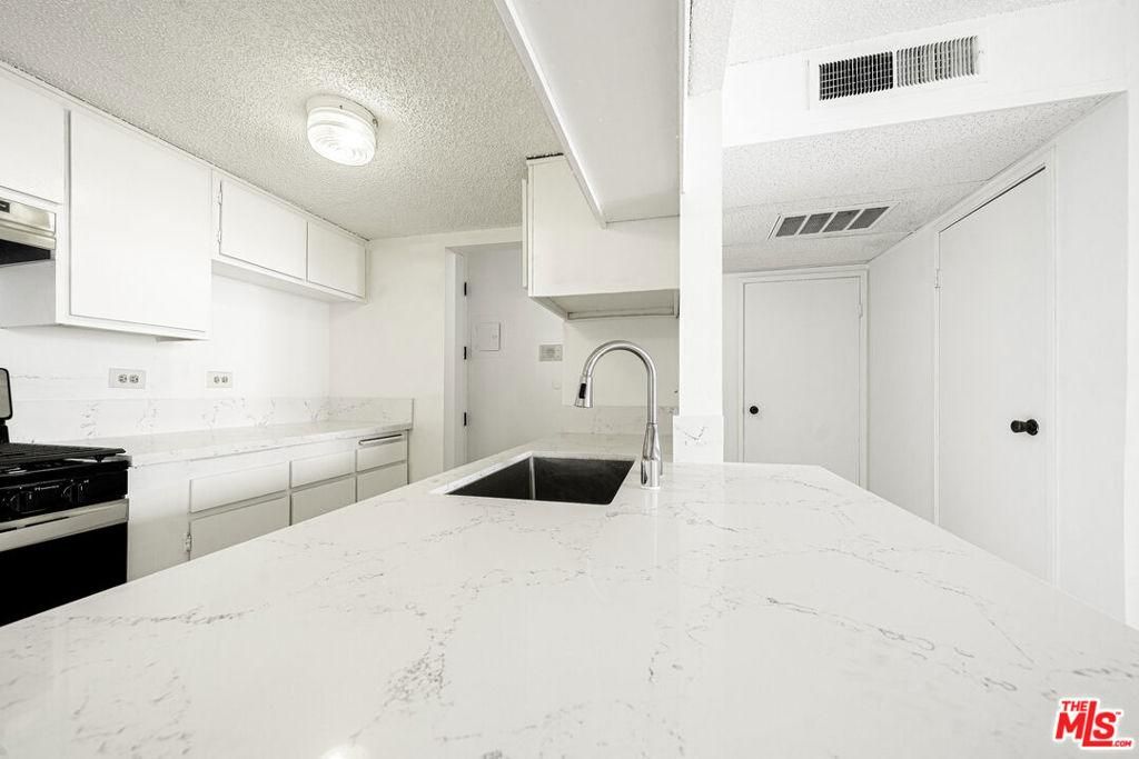 421 S La Fayette Park PL #711 Los Angeles CA 90057 | MLS #25528921 45 MLS #25528921 image #0