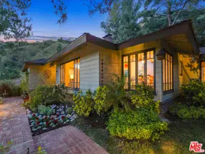 1860 Maginn Drive Glendale