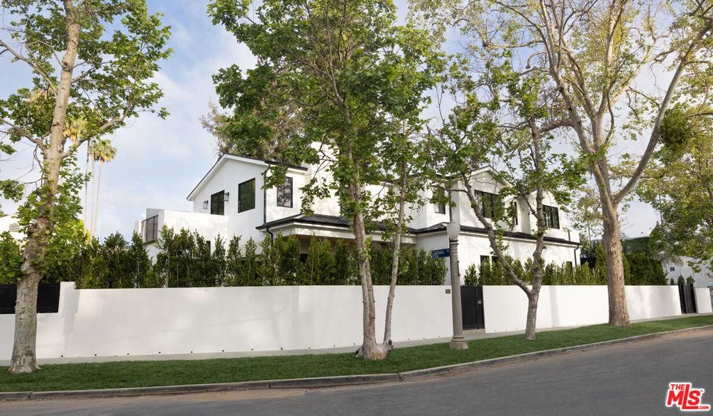 3935 Rhodes AvenueStudio City img 0