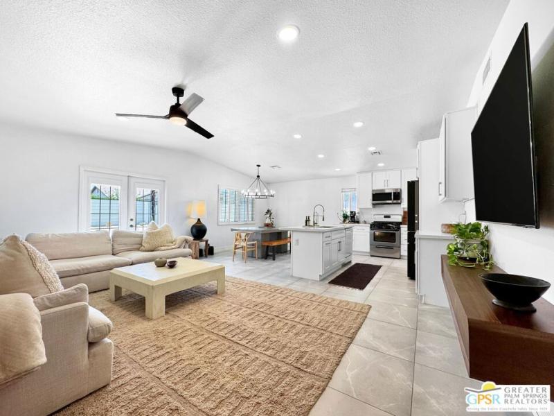 MLS #25557389PS img 0