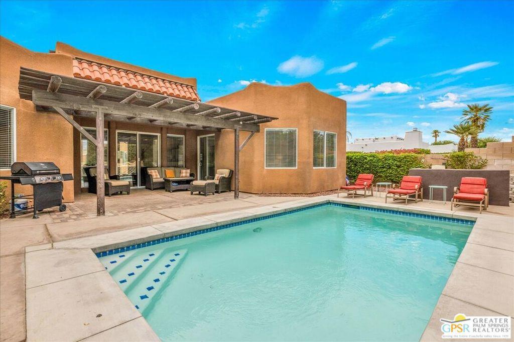 MLS #25560561PS image #0