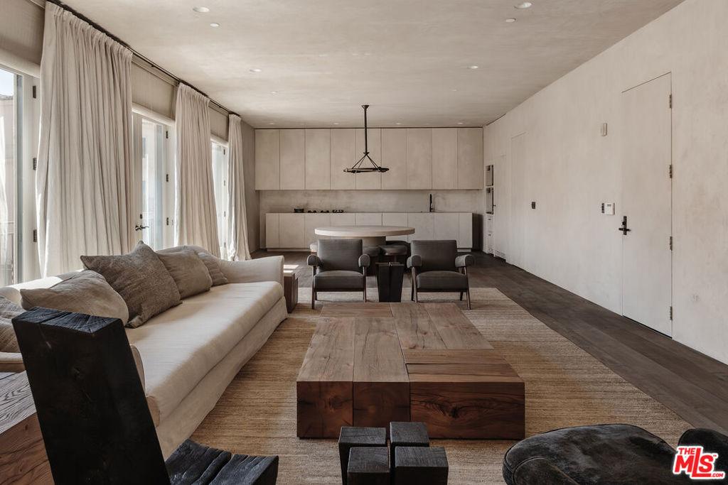 MLS #25565611 image #0