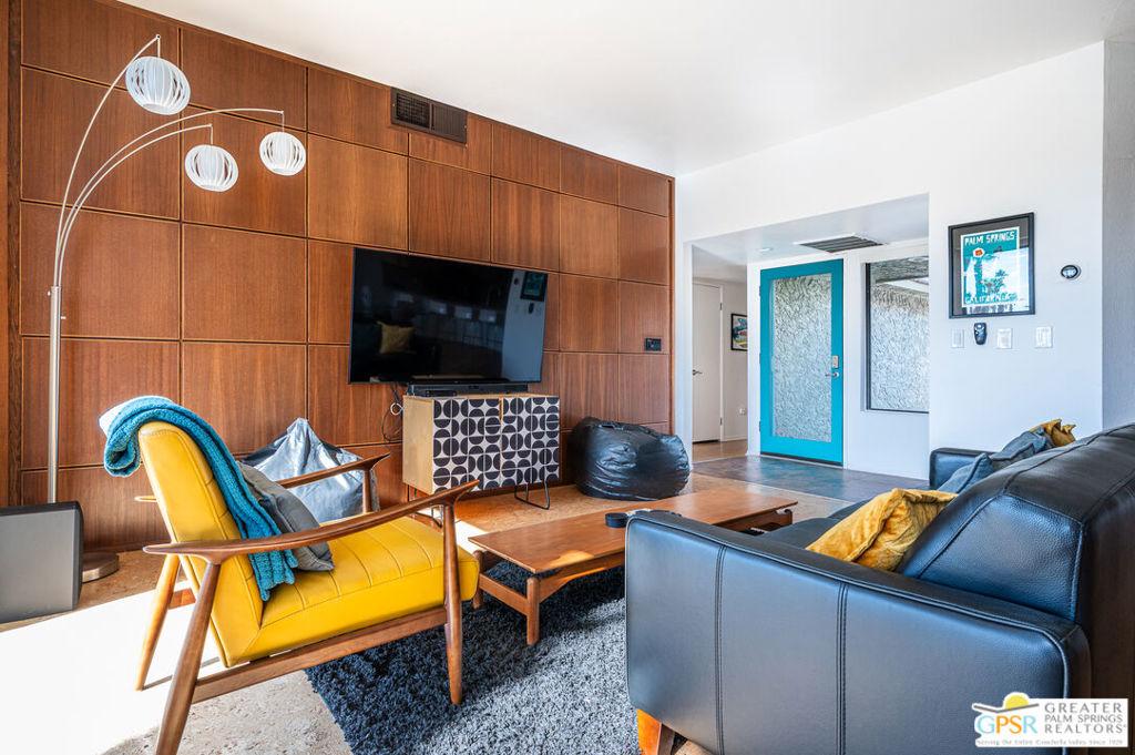 MLS #25582841PS image #0