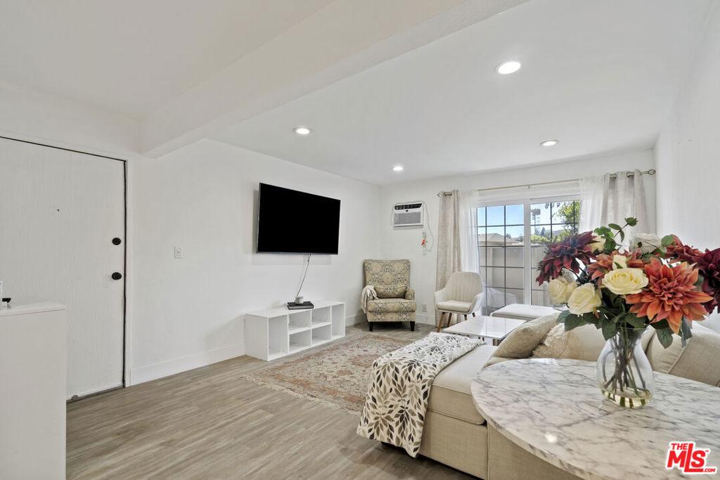 MLS #25589793 image #0