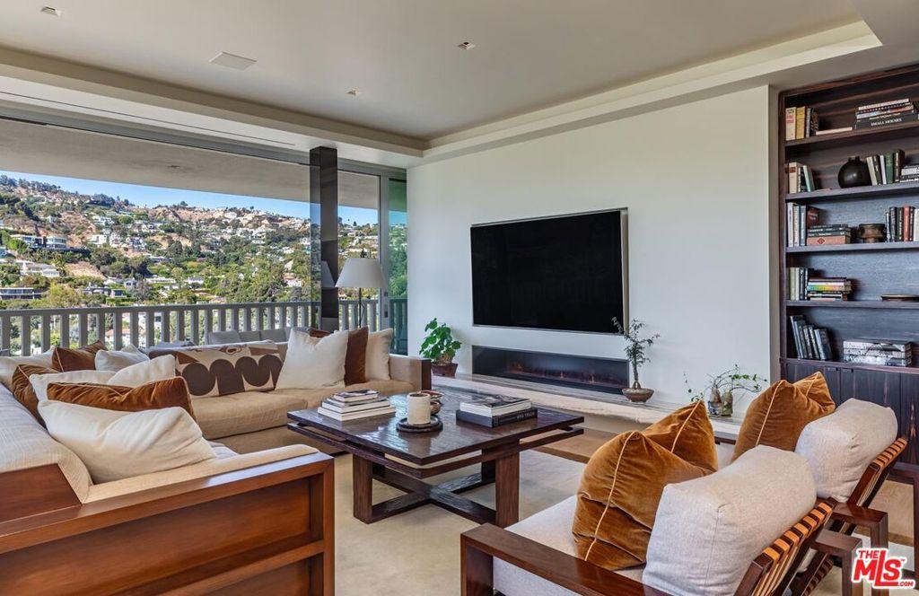 MLS #25590251 image #0